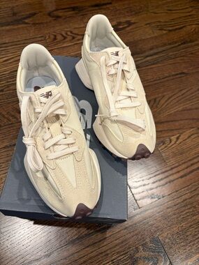 Women’s New Balance 327 Angora size 6